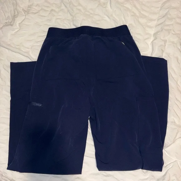 Women’s Fabletic’s Navy Cargo Scrub Pant - Picture 3 of 3
